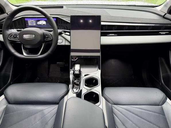 Geely Atlas II с пробегом 2024 года, цена 3 250 000 рублей, 25700 км, внедорожник, Автокод Объявления