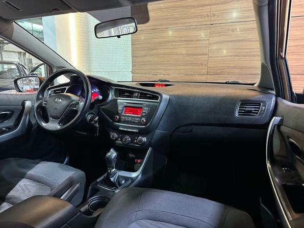 Kia Ceed II Рестайлинг с пробегом 2015 года, цена 955 000 рублей, 205183 км, хэтчбек, Автокод Объявления