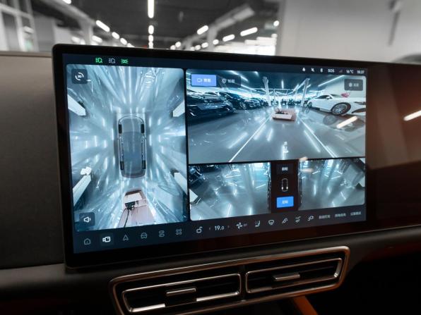Li Auto (Lixiang) L7 I с пробегом 2023 года, цена 6 340 000 рублей, 22802 км, внедорожник, Автокод Объявления