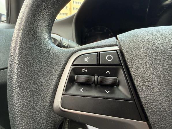 Hyundai Solaris II с пробегом 2017 года, цена 1 379 999 рублей, 48000 км, седан, Автокод Объявления