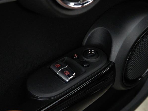 Mini Hatch III (F55/F56) Рестайлинг 2 с пробегом 2021 года, цена 3 799 000 рублей, 66279 км, хэтчбек, Автокод Объявления