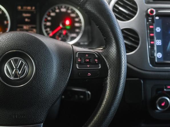 Volkswagen Tiguan I Рестайлинг с пробегом 2012 года, цена 1 219 000 рублей, 384679 км, внедорожник, Автокод Объявления
