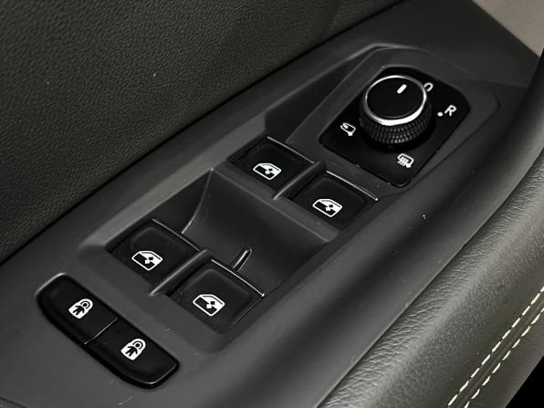 Volkswagen Touareg III с пробегом 2020 года, цена 4 500 000 рублей, 102000 км, внедорожник, Автокод Объявления