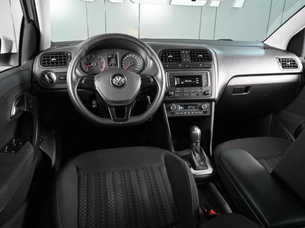 Volkswagen Polo V Рестайлинг с пробегом 2018 года, цена 1 299 000 рублей, 105509 км, седан, Автокод Объявления