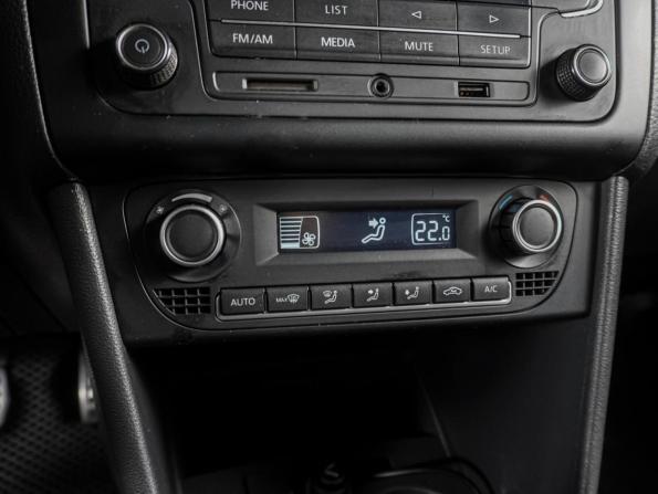Volkswagen Polo V Рестайлинг с пробегом 2016 года, цена 999 000 рублей, 146939 км, седан, Автокод Объявления