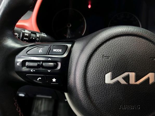 Kia Rio IV Рестайлинг с пробегом 2022 года, цена 1 729 000 рублей, 84266 км, хэтчбек, Автокод Объявления