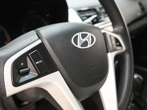 Hyundai Solaris I Рестайлинг с пробегом 2015 года, цена 1 049 000 рублей, 81601 км, седан, Автокод Объявления