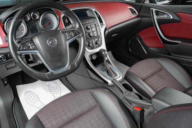 Opel Astra J Рестайлинг с пробегом 2013 года, цена 1 489 000 рублей, 69600 км, хэтчбек, Автокод Объявления