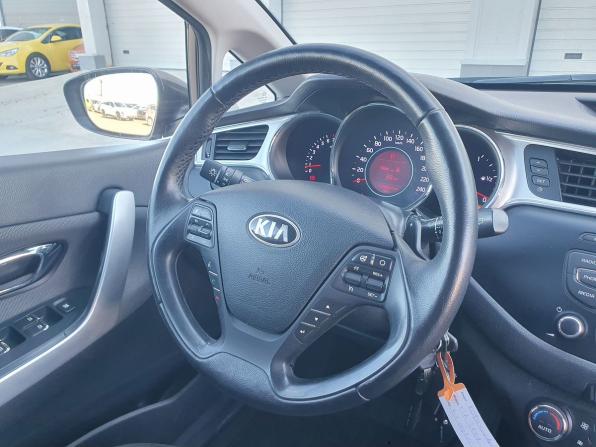 Kia Ceed II Рестайлинг с пробегом 2017 года, цена 1 135 000 рублей, 155637 км, хэтчбек, Автокод Объявления