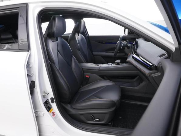Changan UNI-V I с пробегом 2023 года, цена 2 399 444 рубля, 33188 км, лифтбек, Автокод Объявления