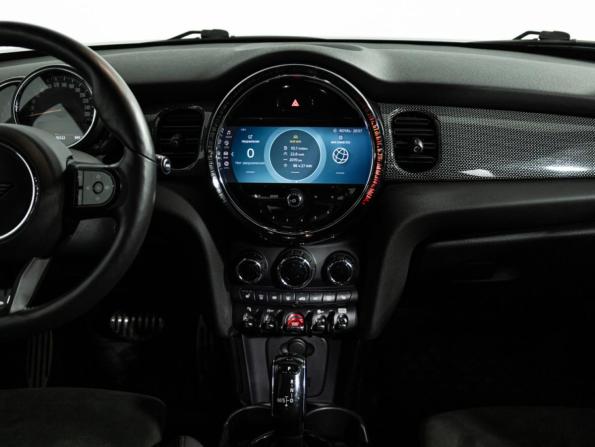 Mini Hatch III (F55/F56) Рестайлинг 2 с пробегом 2021 года, цена 2 899 700 рублей, 40133 км, хэтчбек, Автокод Объявления