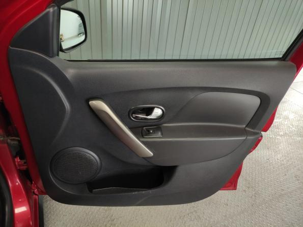 Renault Sandero II с пробегом 2015 года, цена 750 000 рублей, 168175 км, хэтчбек, Автокод Объявления