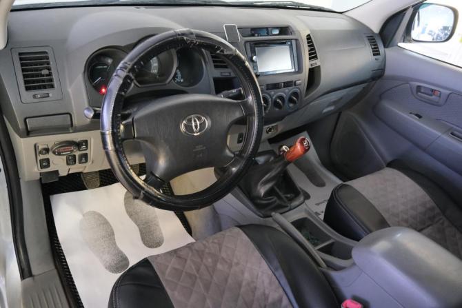Toyota Hilux VII с пробегом 2010 года, цена 2 049 000 рублей, 240000 км, offers.body_type.unknown, Автокод Объявления