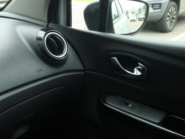 Renault Kaptur I с пробегом 2016 года, цена 1 264 200 рублей, 87830 км, внедорожник, Автокод Объявления