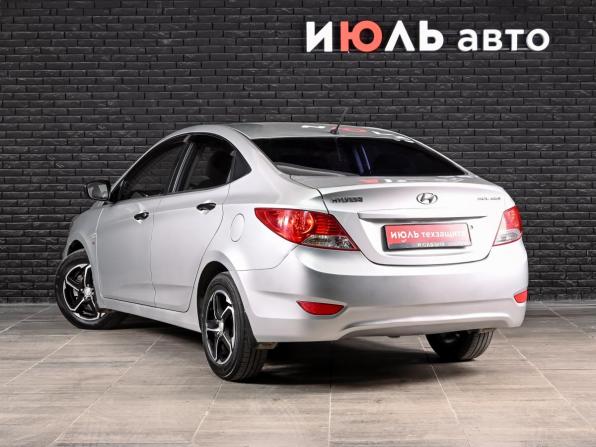 Hyundai Solaris I с пробегом 2013 года, цена 900 000 рублей, 107963 км, седан, Автокод Объявления
