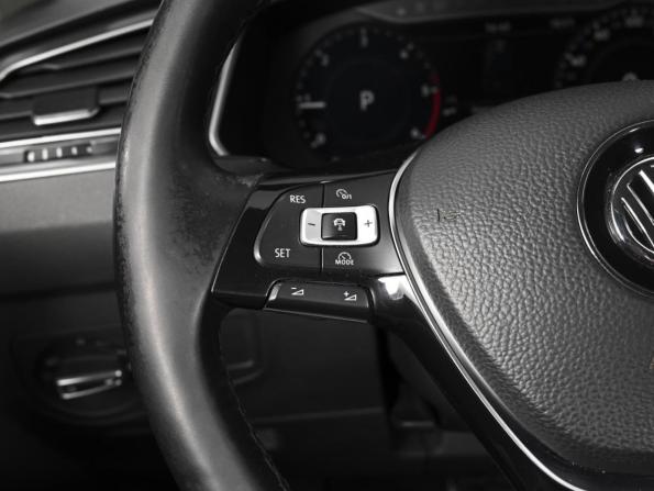 Volkswagen Tiguan II с пробегом 2018 года, цена 2 295 000 рублей, 262251 км, внедорожник, Автокод Объявления