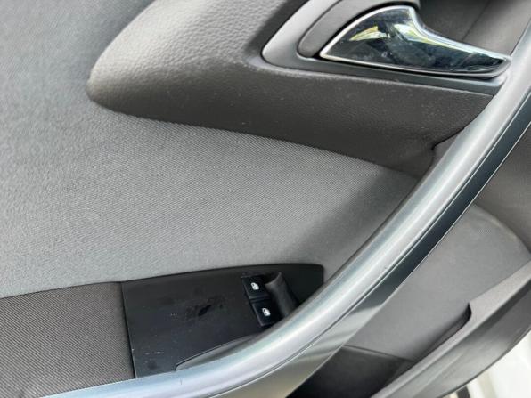 Opel Astra J Рестайлинг с пробегом 2012 года, цена 699 900 рублей, 282600 км, хэтчбек, Автокод Объявления