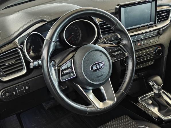 Kia Ceed III с пробегом 2018 года, цена 1 697 000 рублей, 62575 км, хэтчбек, Автокод Объявления
