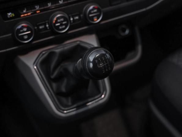 Volkswagen Caravelle T6 Рестайлинг с пробегом 2020 года, цена 3 499 000 рублей, 146000 км, минивэн, Автокод Объявления