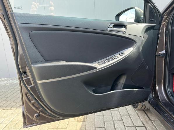 Hyundai Solaris I Рестайлинг с пробегом 2016 года, цена 990 000 рублей, 151600 км, седан, Автокод Объявления
