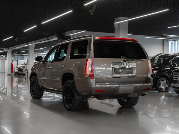 Cadillac Escalade III с пробегом 2011 года, цена 2 490 000 рублей, 132700 км, внедорожник, Автокод Объявления
