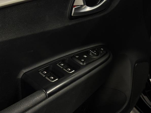 Kia Rio IV Рестайлинг с пробегом 2020 года, цена 1 660 000 рублей, 45500 км, седан, Автокод Объявления