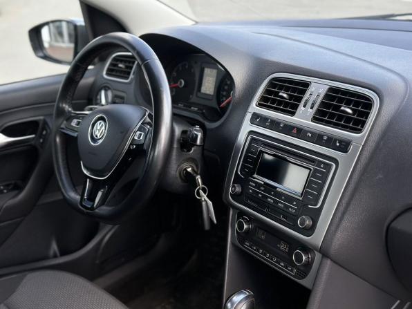 Volkswagen Polo V Рестайлинг с пробегом 2017 года, цена 1 225 000 рублей, 80481 км, седан, Автокод Объявления