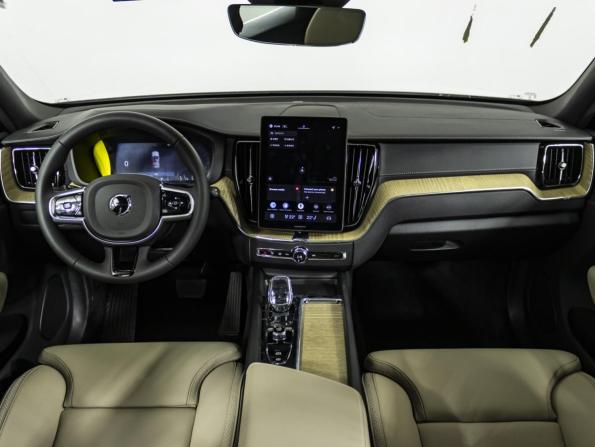 Volvo XC60 II Рестайлинг 2 с пробегом 2025 года, цена 6 789 000 рублей, 27 км, внедорожник, Автокод Объявления