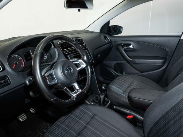 Volkswagen Polo V Рестайлинг с пробегом 2017 года, цена 1 311 000 рублей, 121000 км, седан, Автокод Объявления