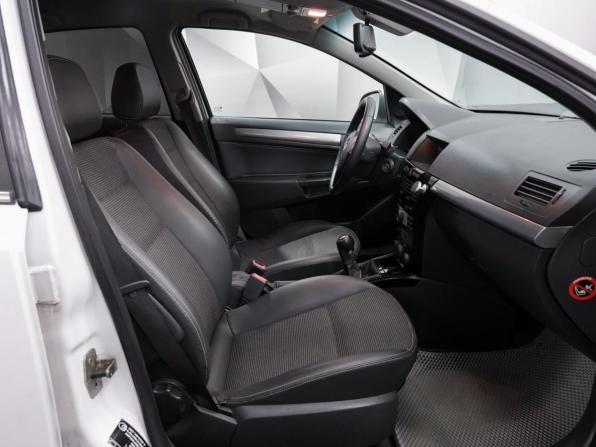 Opel Astra H Рестайлинг с пробегом 2013 года, цена 615 000 рублей, 214500 км, седан, Автокод Объявления