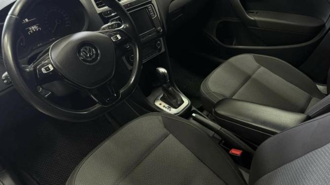 Volkswagen Polo V Рестайлинг с пробегом 2018 года, цена 1 350 700 рублей, 141940 км, седан, Автокод Объявления