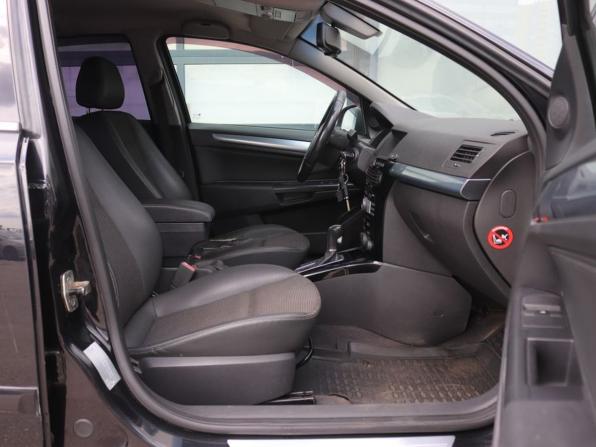 Opel Astra H Рестайлинг с пробегом 2010 года, цена 479 000 рублей, 253000 км, седан, Автокод Объявления