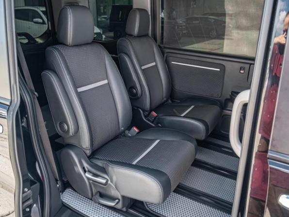 Honda Stepwgn V с пробегом 2015 года, цена 1 765 000 рублей, 165281 км, минивэн, Автокод Объявления