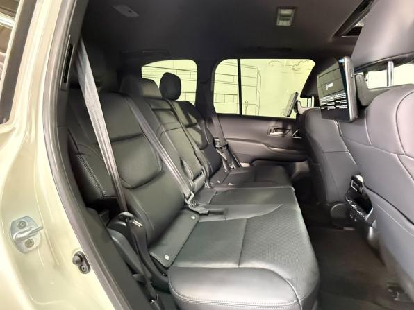 Toyota Land Cruiser 300 Series с пробегом 2024 года, цена 13 900 000 рублей, 6000 км, внедорожник, Автокод Объявления
