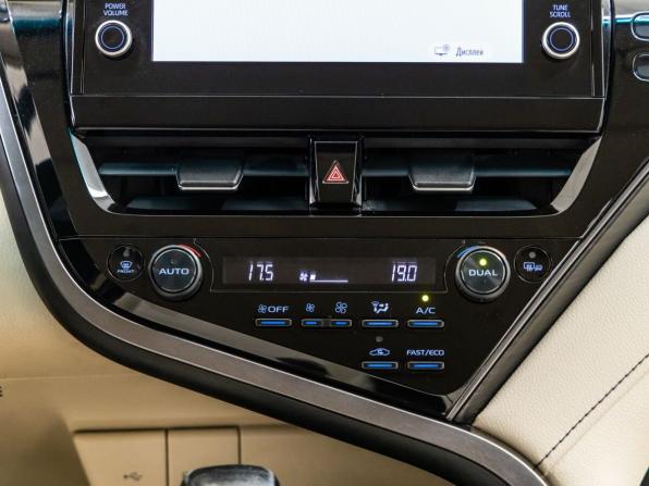 Toyota Camry VIII (XV70) Рестайлинг с пробегом 2021 года, цена 3 250 000 рублей, 55858 км, седан, Автокод Объявления