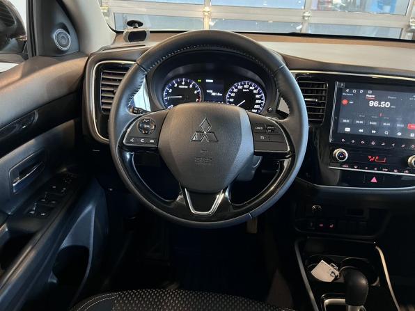 Mitsubishi Outlander III Рестайлинг 3 с пробегом 2022 года, цена 2 990 000 рублей, 46782 км, внедорожник, Автокод Объявления