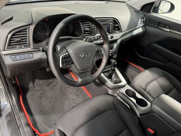 Hyundai Elantra VI (AD) с пробегом 2017 года, цена 1 299 800 рублей, 175000 км, седан, Автокод Объявления