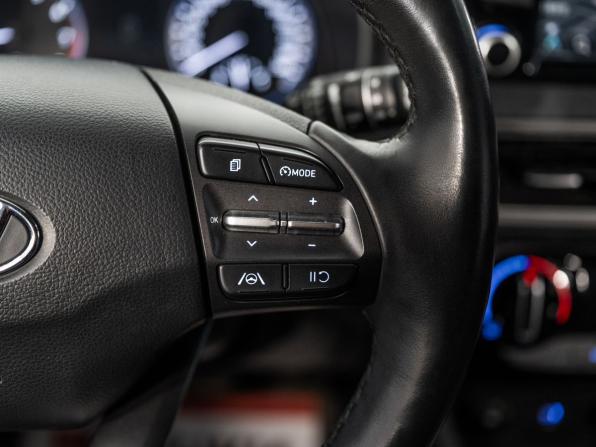 Hyundai Kona I Рестайлинг с пробегом 2021 года, цена 1 800 000 рублей, 88166 км, внедорожник, Автокод Объявления