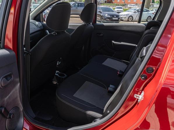 Renault Sandero II Рестайлинг с пробегом 2021 года, цена 1 480 000 рублей, 30171 км, хэтчбек, Автокод Объявления