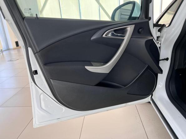 Opel Astra J с пробегом 2011 года, цена 620 000 рублей, 268684 км, универсал, Автокод Объявления