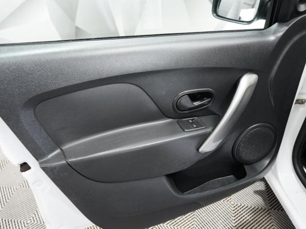 Renault Sandero II с пробегом 2017 года, цена 870 000 рублей, 166175 км, хэтчбек, Автокод Объявления