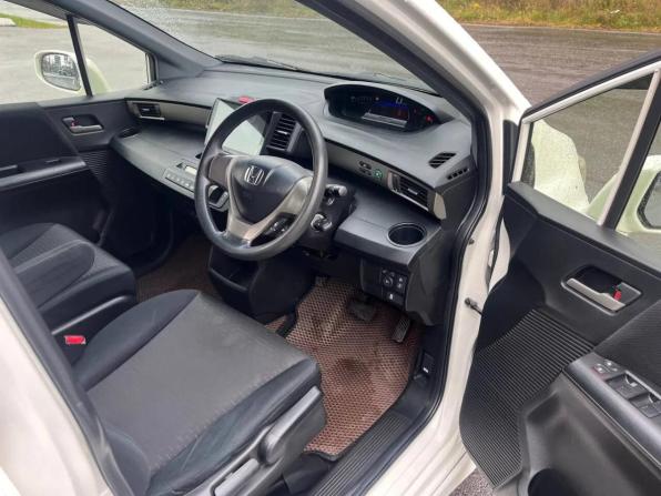 Honda Freed I Рестайлинг с пробегом 2012 года, цена 967 000 рублей, 140000 км, компактвэн, Автокод Объявления