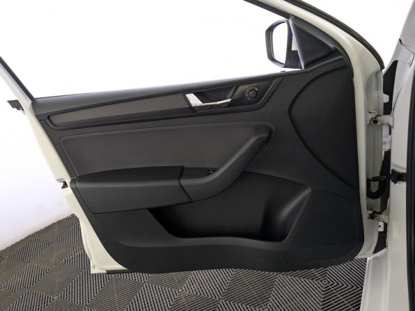 Skoda Rapid I Рестайлинг с пробегом 2019 года, цена 855 000 рублей, 164094 км, лифтбек, Автокод Объявления