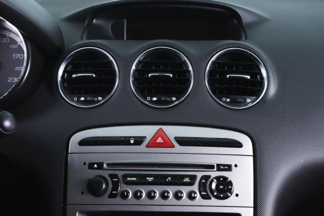 Peugeot 408 I с пробегом 2012 года, цена 599 000 рублей, 292292 км, седан, Автокод Объявления
