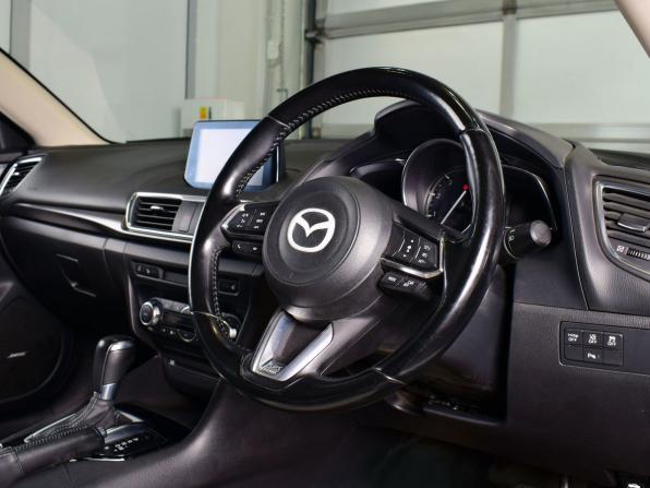 Mazda Axela III Рестайлинг с пробегом 2016 года, цена 1 299 995 рублей, 141041 км, хэтчбек, Автокод Объявления