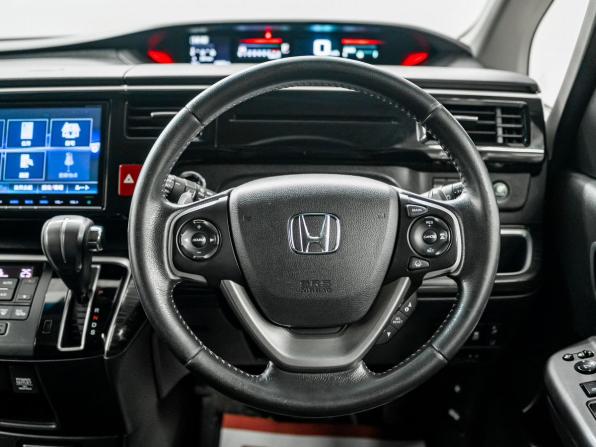 Honda Stepwgn V с пробегом 2016 года, цена 1 900 000 рублей, 168417 км, минивэн, Автокод Объявления