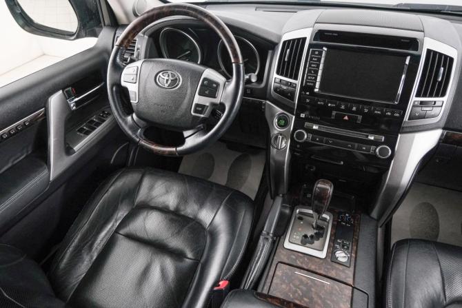 Toyota Land Cruiser 200 Series Рестайлинг 1 с пробегом 2013 года, цена 4 399 000 рублей, 365000 км, внедорожник, Автокод Объявления