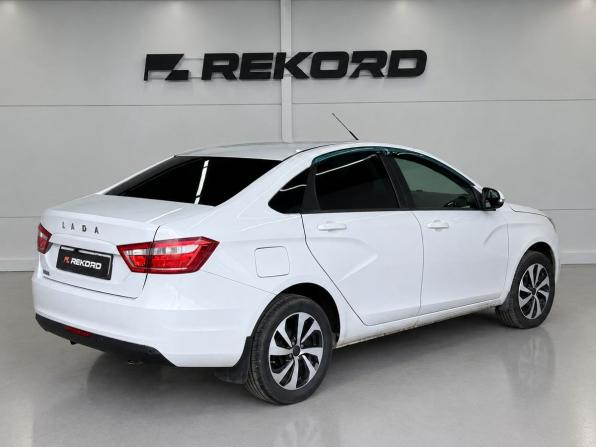 Lada (ВАЗ) Vesta I с пробегом 2021 года, цена 1 079 000 рублей, 94373 км, седан, Автокод Объявления