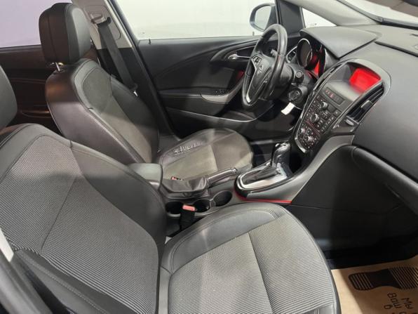 Opel Astra J Рестайлинг с пробегом 2013 года, цена 835 000 рублей, 271871 км, седан, Автокод Объявления