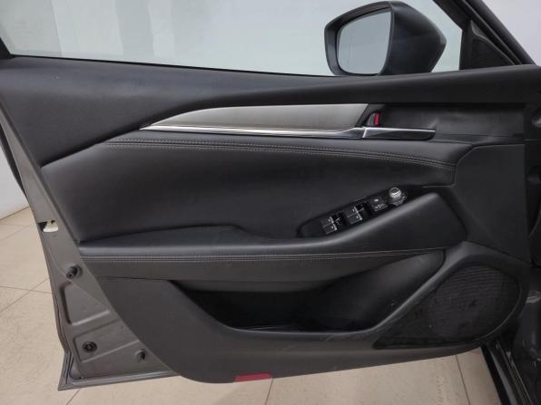 Mazda 6 III (GJ) Рестайлинг 2 с пробегом 2019 года, цена 2 550 000 рублей, 64048 км, седан, Автокод Объявления